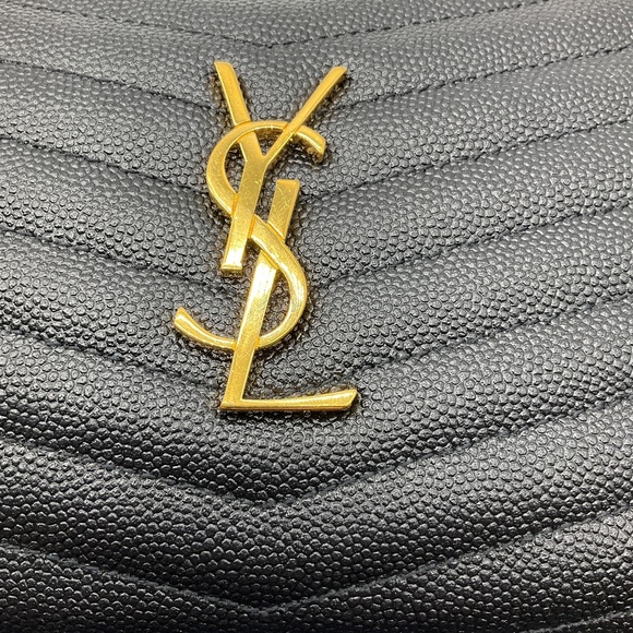 SAINT LAURENT BLACK MATELASSE CHEVRON QUILTED CALFSKIN LEATHER MINI LOU CAMERA B - Picture 6 of 13